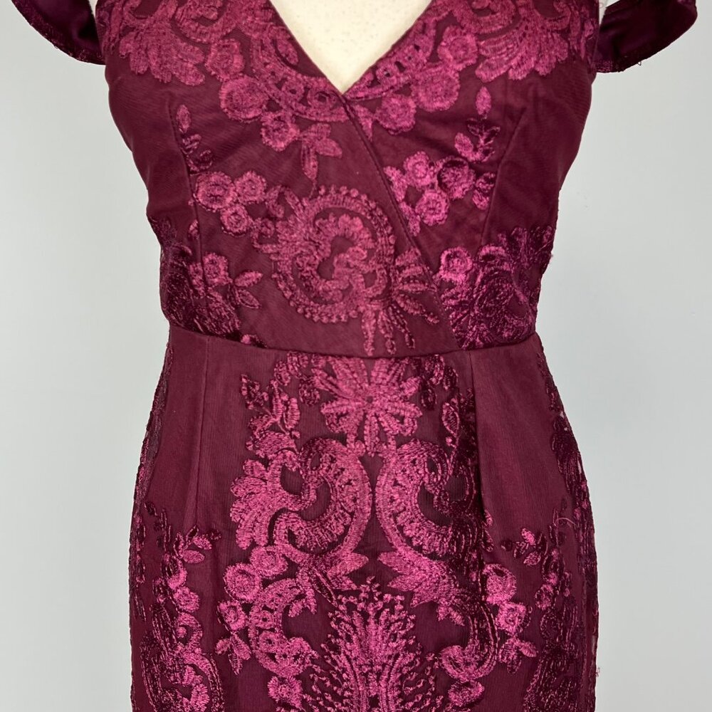 Off-Shoulder Burgundy Lace Maxi Dress - Picture 7 of 16